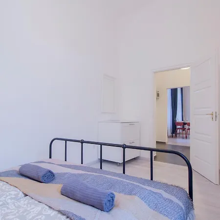 Appartement Kalvin 2bdr With Ac Boedapest